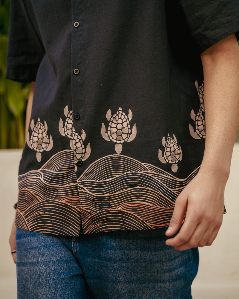 Block Turtle Ebony Oversize Linen Shirt