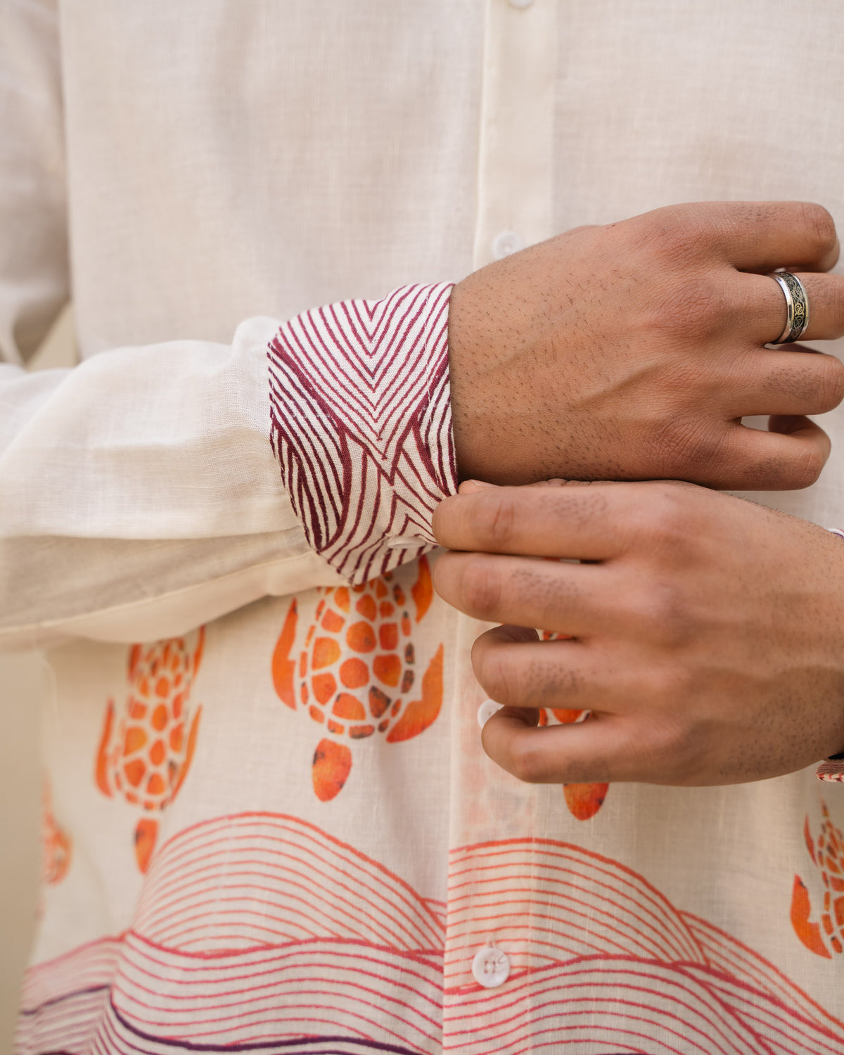 Block Turtle Flirt Full Sleeves Linen Shirt